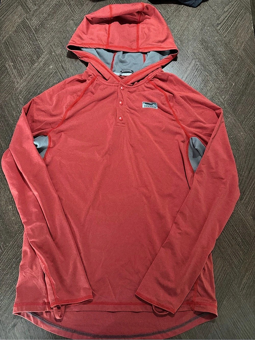 L.L.Bean Men’s Slightly Fitted Hooded Vermillion Performance Shirt Size S